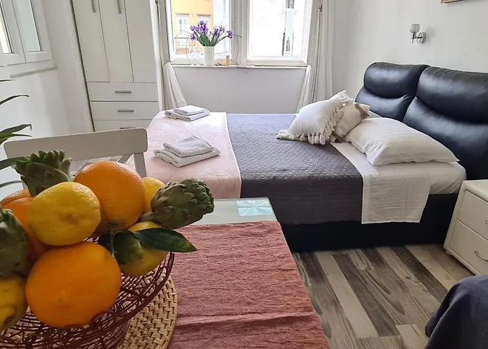 Old Square View Apartment